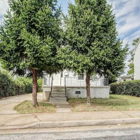 Spacious Elegantly Furnished 4BR House in Great Location in Baltimore
