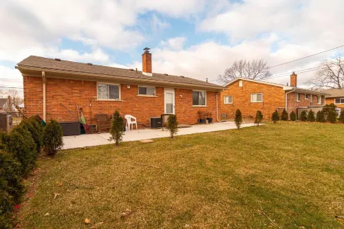 Entire home, strategic location, everything within reach. Off i94 & Southfield.