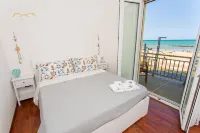 Palm Beach House - Sea and Beach View - 民宿