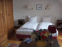 Hotel Zum Alten Brauhaus فنادق في Zemmer