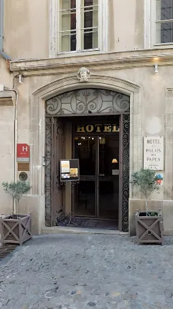Hôtel du Palais des Papes Отели рядом с достопримечательностью «Папский дворец»