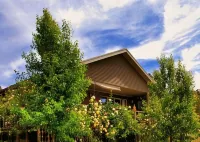 Blue Cliffs Retreat Hotels in 