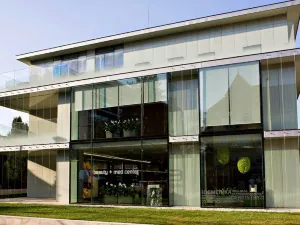 Hotel Zena Beauty & Shopping Center