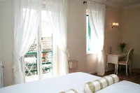 Banica Apartments & Rooms