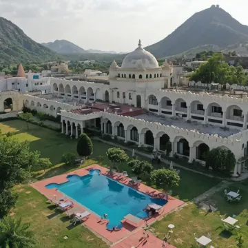 Gulaab Niwaas Palace