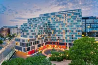 Hampton Inn by Hilton Boston Seaport District Hotel dekat Museum Seni Rupa Boston