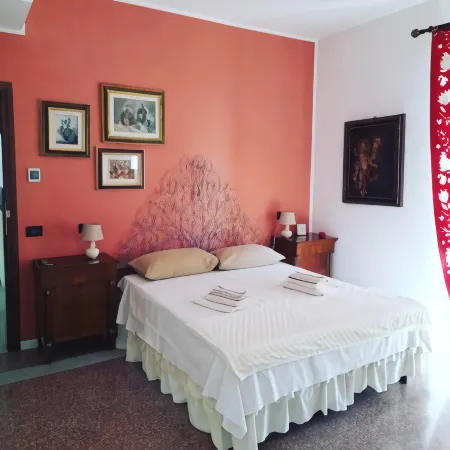 Dueterre Room & Host