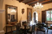 Casa Noble Hotel