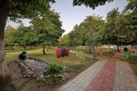 Camp Dilly Отели в г. Ананд