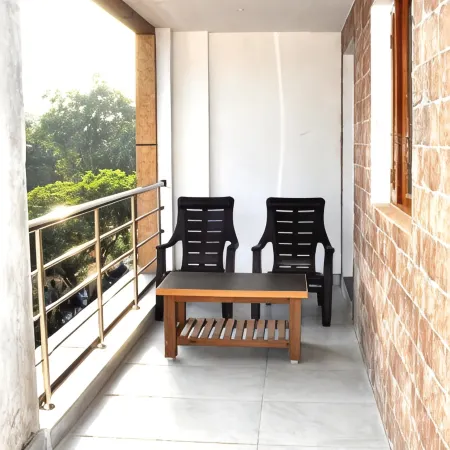 Srirathna Temple View Inn Отели в г. Танджавур