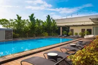 GRAMM HOTEL by Ambarrukmo Yogyakarta - Uima-altaat