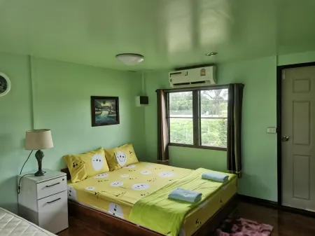 Bussaracum Resort Отели рядом с достопримечательностью «Wat Dong Sak»