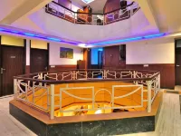Hotel Shelton Hotels near Sadar Bazaar