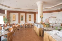 Ramada Plaza by Wyndham Thraki - breakfast