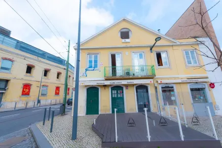 SwissLisbon Guest House Отели в г. Алкантара