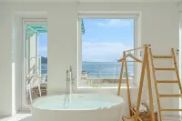 Yeogi Namhae - Hot Tub