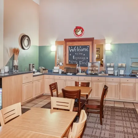 AmericInn by Wyndham Douglas/Saugatuck