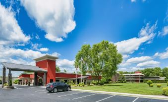 Days Inn & Suites by Wyndham Johnson City