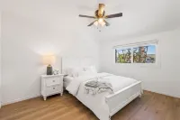 Modern 4 King Beds/Beauty Large yard/Golf/WFH/Long Stay/WIFI/FWY/25mins to Beach