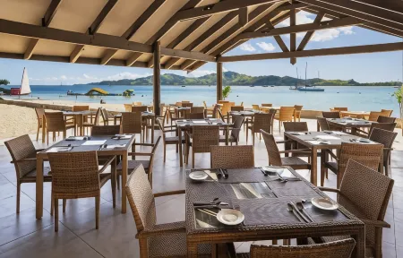 Plantation Island Resort Отели в г. Мана Айленд