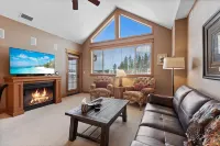 Riverstone Village— Floor Corner Condo, Relax and Enjoy the Peaceful Sounds of Nature! Hoteles en Coeur d'Alene