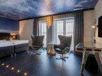 V8 Hotel Köln at Motorworld Hotel dekat Stasiun Bawah Tanah Schaffrathsgasse
