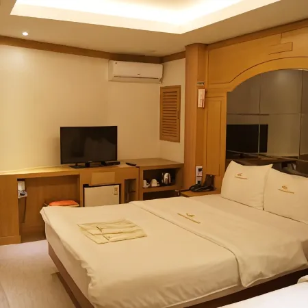Princess Hotel Отели рядом с достопримечательностью «Станция метро Cheongdam»