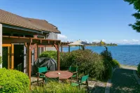 Cascades Lakefront Motel Hotels in 