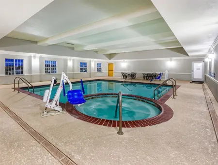 La Quinta Inn & Suites by Wyndham Mt. Pleasant Отели в г. Маунт-Плезант