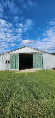 Snowmobiling & Fourwheelering right out on the main trail Hotels in Stewartstown