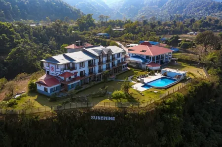 Sunshine Resort Pokhara - Your Private Paradise Отели в г. Lekhnath
