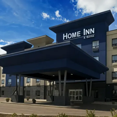 Home Inn & Suites Saskatoon South Отели рядом с достопримечательностью «Университет Саскачевана»