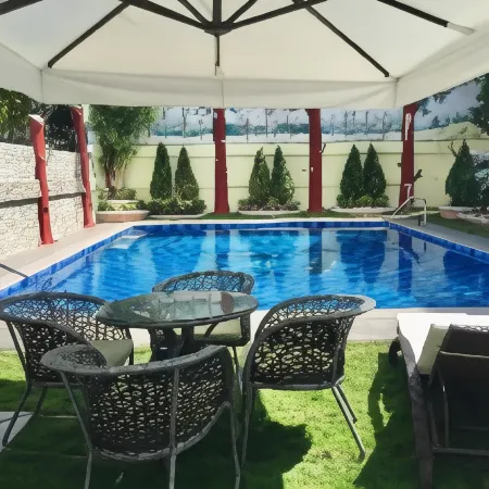The Executive Villa Inn & Suites