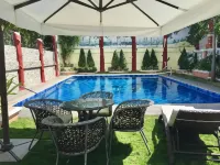 The Executive Villa Inn & Suites - Rooftop Pools