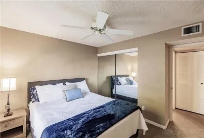 First floor condo for rent with pool Sun-N-Fun Lagoon附近的飯店