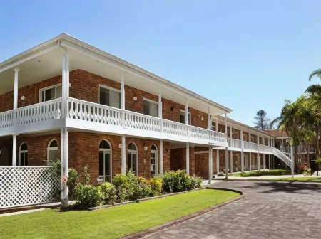 Aston Motel Yamba Отели в г. Ямба