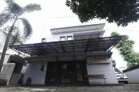 RedDoorz Plus Near Undip Tembalang Hotels near Faculty of Science and Mathematics Universitas Diponegoro