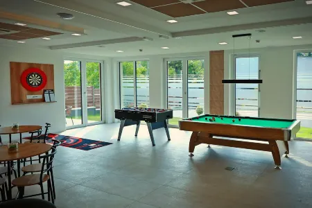 Aquarius Apartments Отели в г. Мишкольц