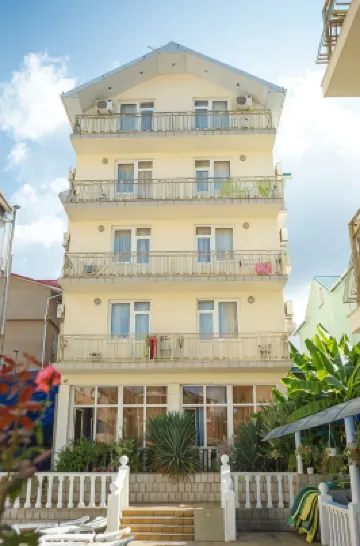 Ekodom Family Hotel فنادق في 