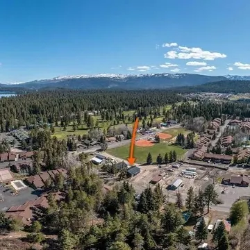 4 BR Townhouse in Prime Location!