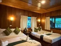 Dreamland Resort Hotels near Hat Sadet Beach