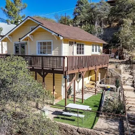 LUXURY 2-bedroom house in brilliant Bisbee with BREATHE taking views Отели в г. Бисби