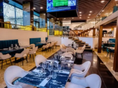商務飯店會議中心&Spa 特爾古穆列什住宿飯店