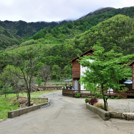Jecheon Worak Deulgukwa Pension Отели рядом с достопримечательностью «Храм Токчуса»