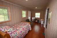 Superb 2-bedroom house on the Tennessee River. - Wi-Fi