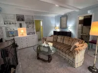 Charming 2-bedroom house in small-town neighborhood Hotels in Bath