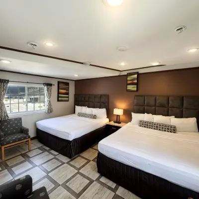 Beachside Resort Hotels near Morey's Piers