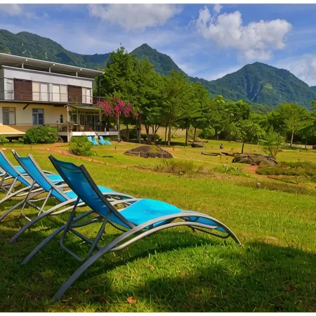 May l Dulan View Bed and Breakfast Отели рядом с достопримечательностью «Зеленый туннель в Вулинь»