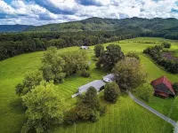 Modern Farmhouse Near Windrock