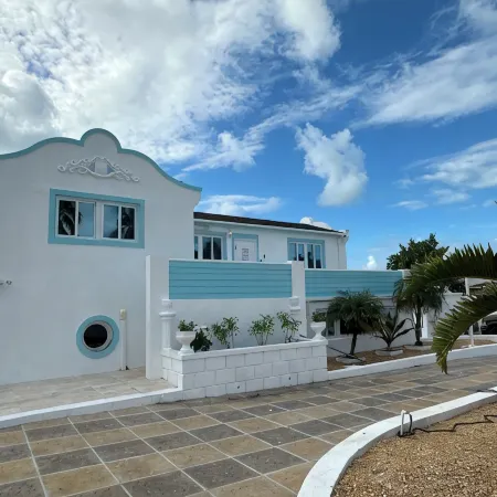 Unbelievable Ocean Front Property & Spacious 6-Bedroom House in Beautiful Nassau